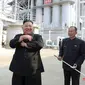 Ekspresi Pemimpin Korea Utara Kim Jong-un saat meresmikan pabrik pupuk di Sunchon, Provinsi Pyongan Selatan, Korea Utara, Jumat (1/5/2020). Ini merupakan penampillan perdana Kim Jong-un setelah sempat diisukan sakit parah bahkan meninggal. (Korean Central News Agency/Korea News Service via AP)