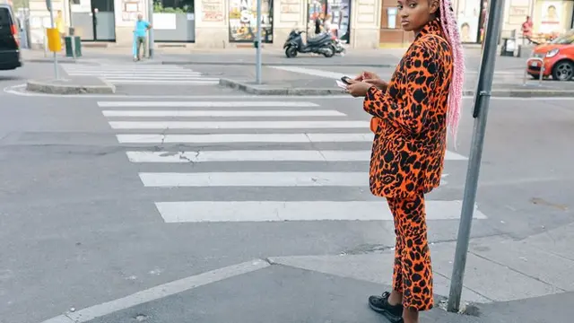 Ide Seru Pakai Warna Elektrik dari Milan Fashion Week 2019