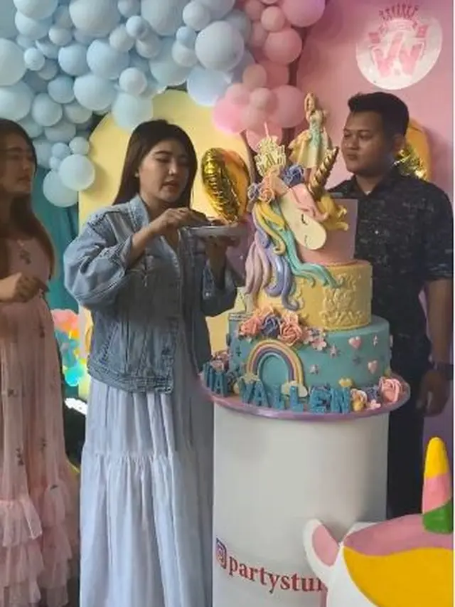 Genap Berusia 29 Tahun, Ini 7 Potret Perayaan Ulang Tahun Via Vallen