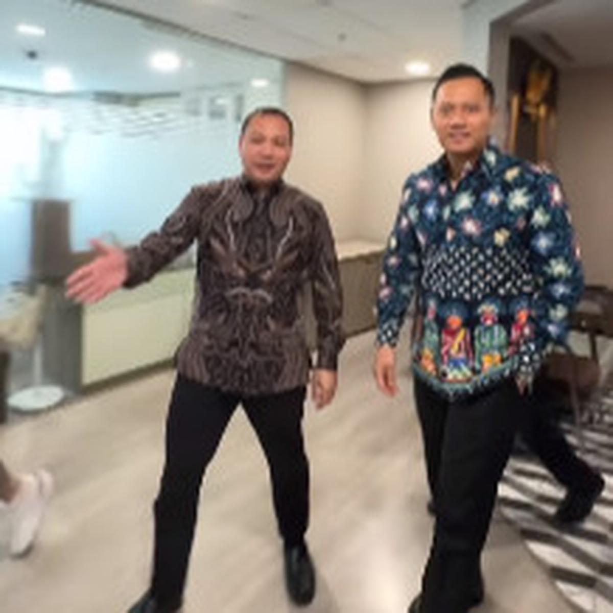 Momen AHY Datangi Pegawai di Kemenkoinfra