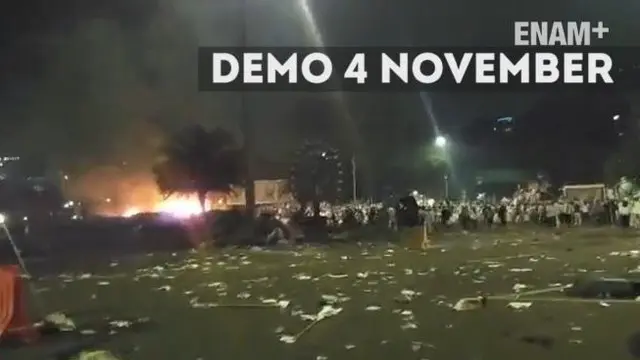 ENAM PLUS: Detik-Detik Demonstran Tabrakkan Mobil ke Arah Water Cannon