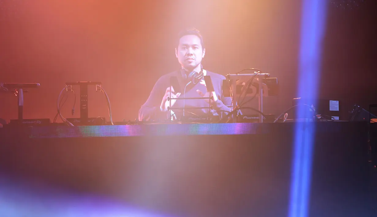 Townsquare Soundfest tidak hanya diramaikan oleh DJ asal Indonesia, tapi juga dari berbagai negara. Diantaranya, DJ Irwan, Rico Grene, Twinkies, Dj Cream dan masih banyak lagi. (Deki Prayoga/Bintang.com)