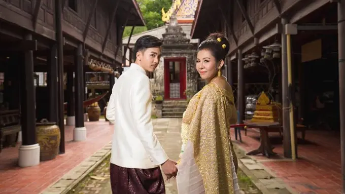 [Bintang] Kisah Pilu Seorang Perempuan yang Harus Mengumumkan Pembatalan Pernikahan Secara Live