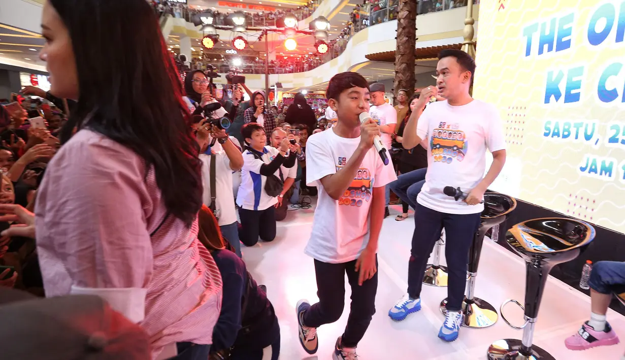 The Onsu Family meet and greet di salah satu mall di Cileungsi, Jawa Barat, Sabtu (25/1/2020). (Adrian Putra/Fimela.com)