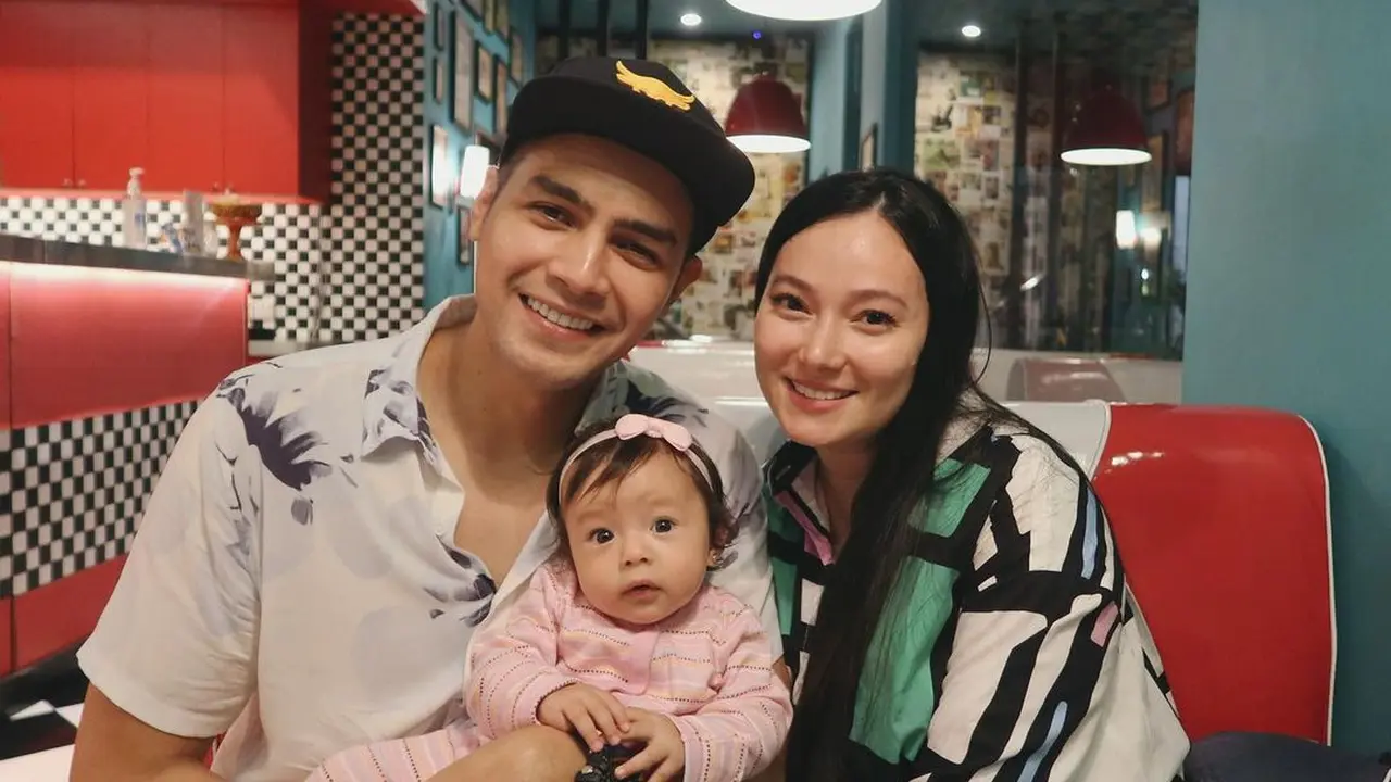 [Fimela] Asmirandah dan Jonas Rivanno
