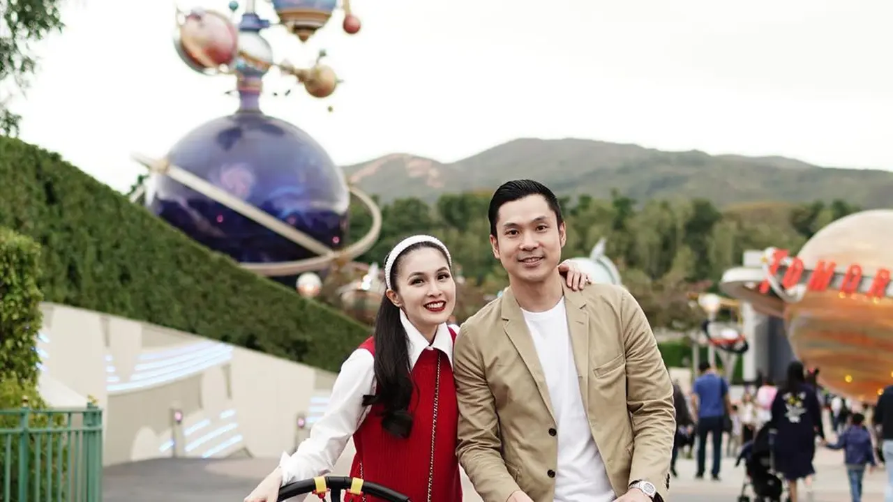 7 Potret Liburan Sandra Dewi di Hong kong, Menginap di Hotel Bak Istana
