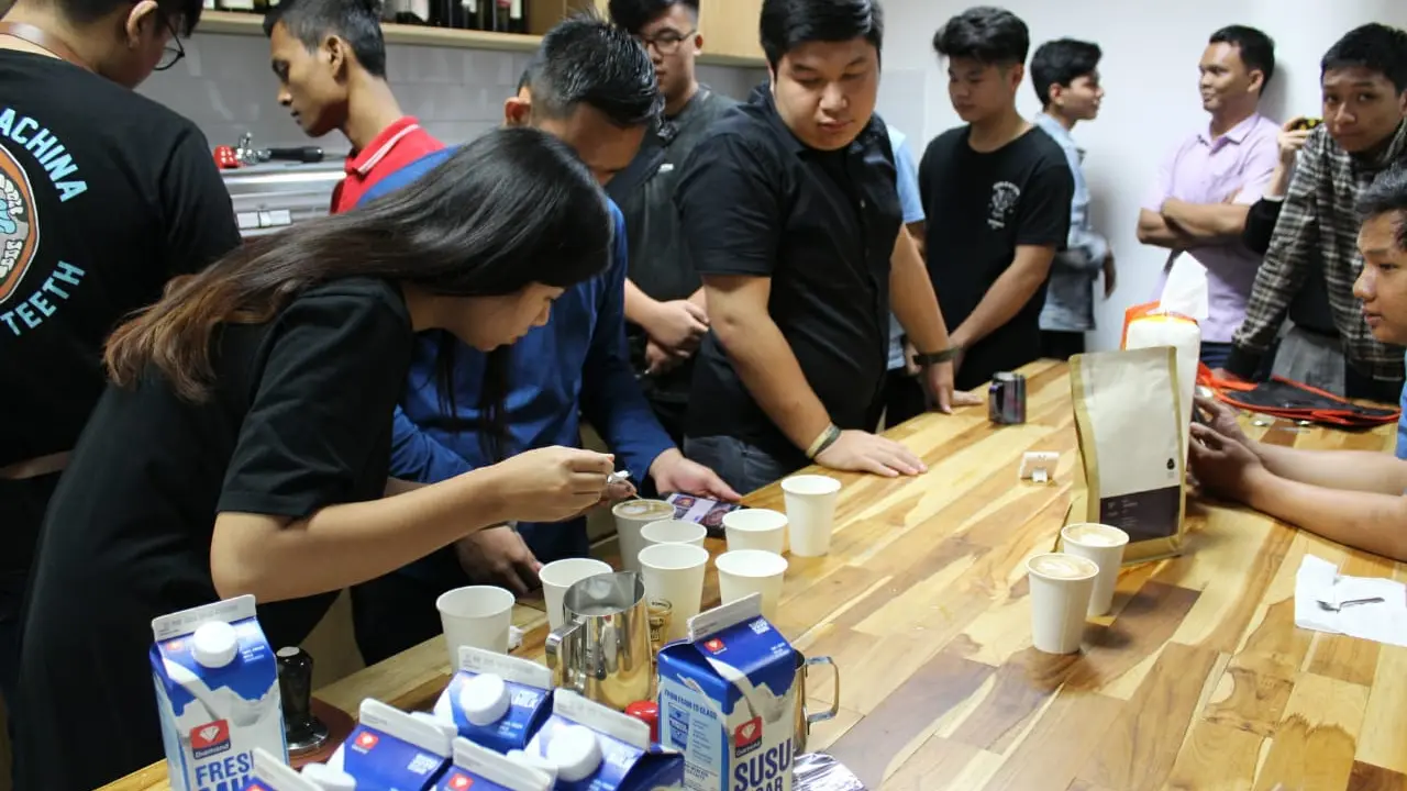 Poltek Sahid menggelar workshop Barista Class.