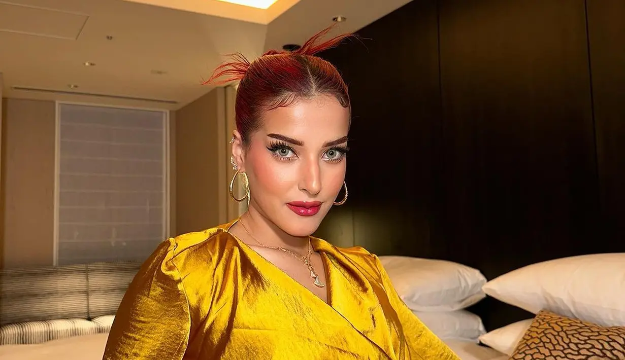 Beberapa netizen mengomentari penampilan luar biasa Tasya Farasya yang terbaru ini mirip Dua Lipa. Namun, lebih banyak yang menyamakannya dengan Lisa BLACKPINK, versi lokal. Kalau menurutmu, gimana, Sahabat FIMELA? [Foto: Instagram/tasyafarasya]