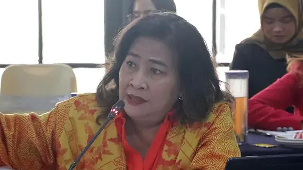 DPP PDIP ingin mendengar dari DPD DKI mengapa perlu dijatuhkan sanksi organisasi kepada Cinta. Karena pemberian sanksi tidak bisa begitu saja diputuskan.