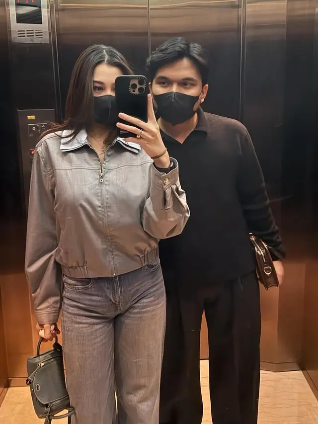 Gaya Stylish Aaliyah Massaid Saat Momong Anak, Jalani Motherhood dengan Happy