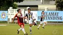 Turnamen sepak bola Agum Gumelar Cup kembali digelar di Lapangan C Senayan, Jakarta (9/1/2015). (Liputan6.com/Helmi Fithriansyah)