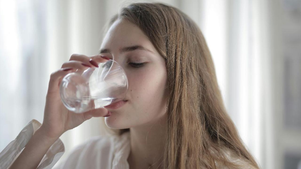 1. Minum Air Putih yang Cukup<br>
