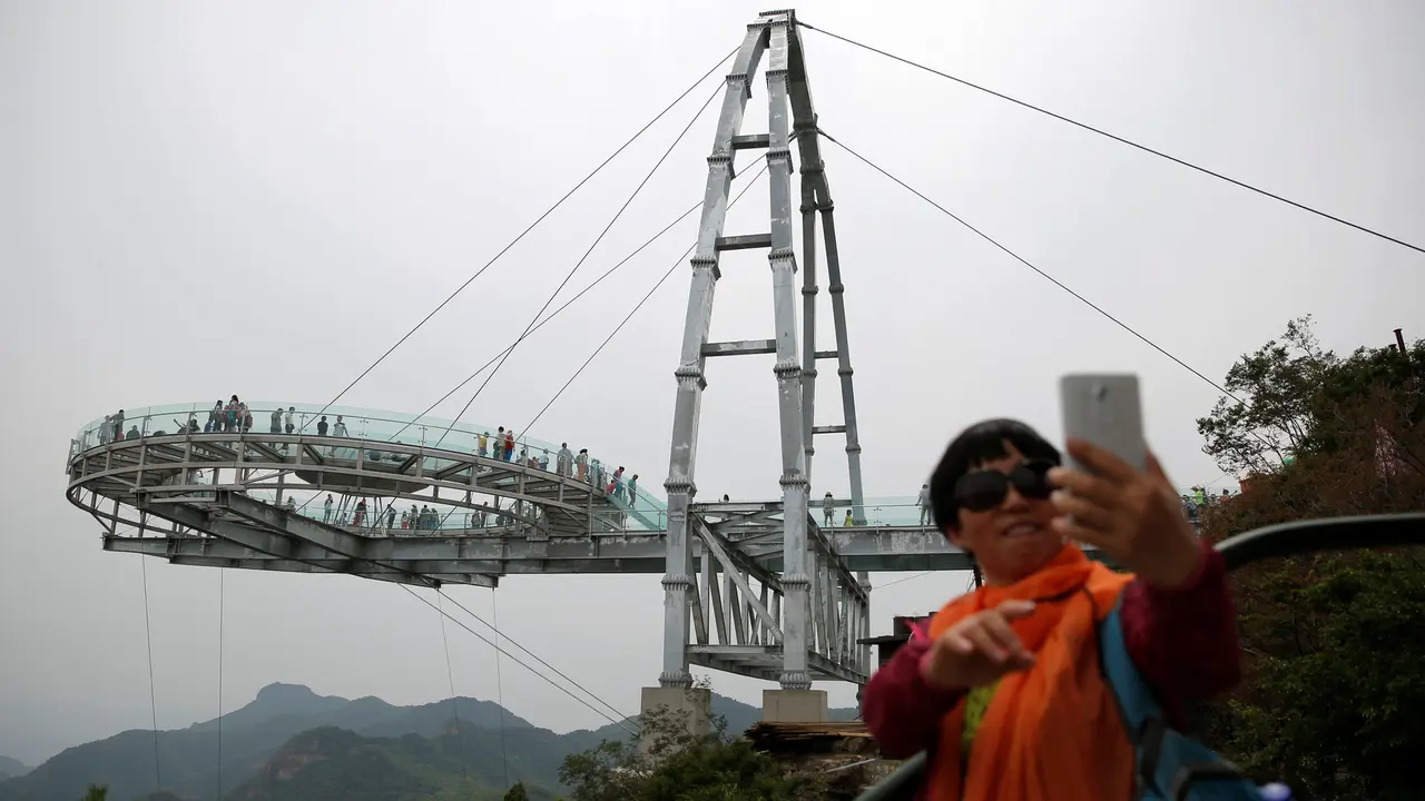 20160528-Turis-Narsis-China-Reuters