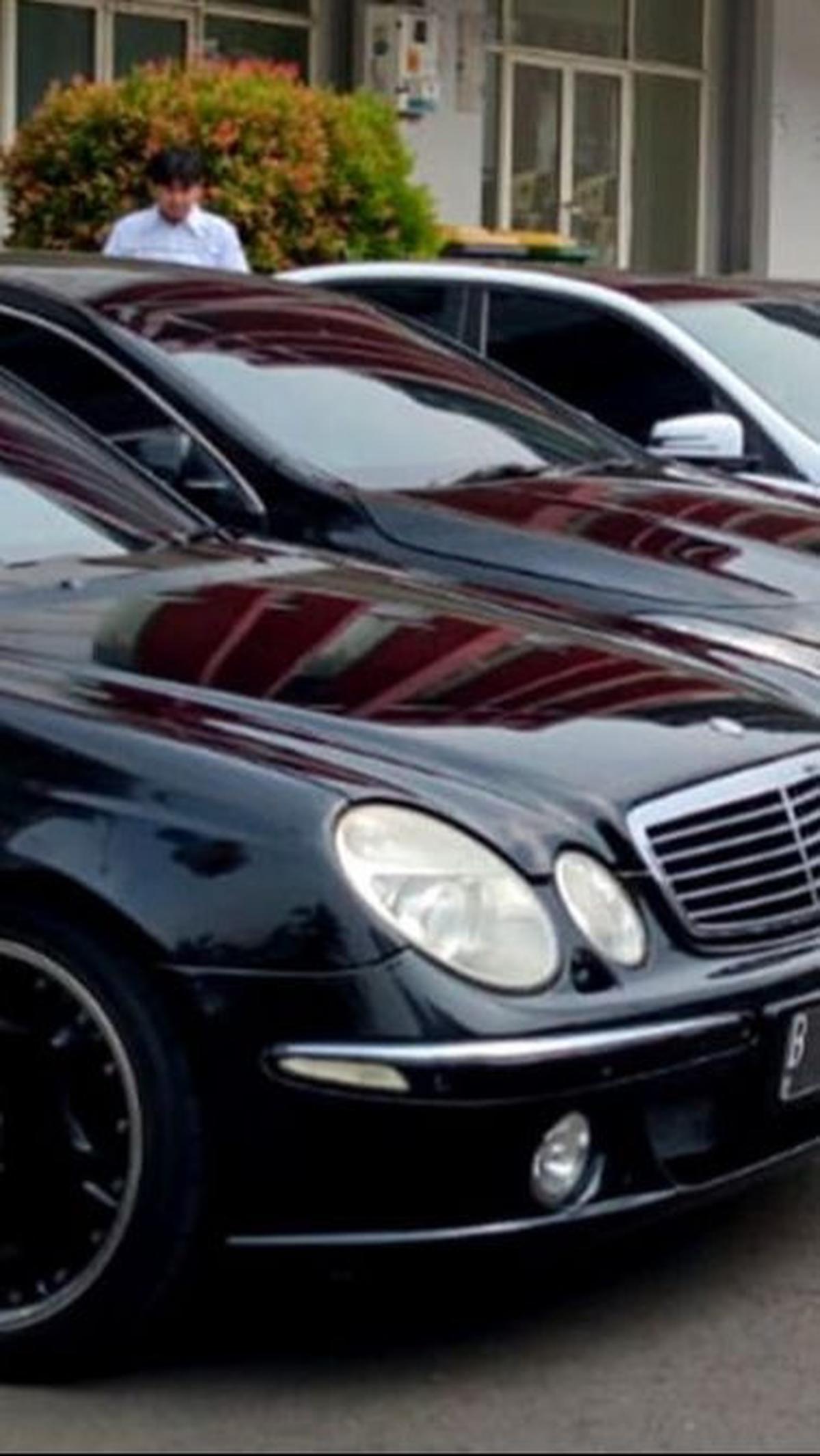Berikut ini adalah biaya dan persyaratan pembayaran pajak mobil Mercedes-Benz, seperti dilansir dari berbagai sumber, Jumat (7/6/2024).<br>