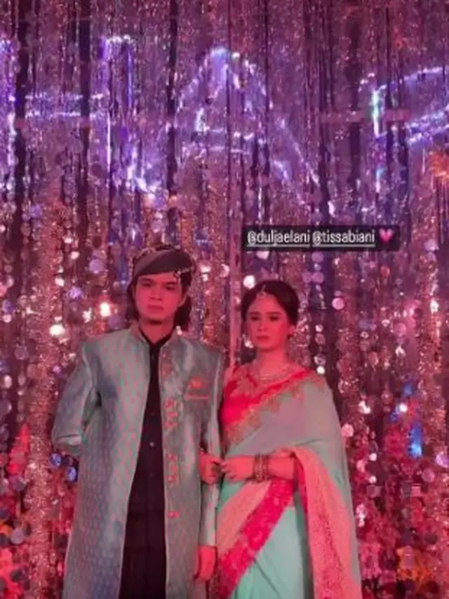 6 Potret Selebriti Hadiri Acara Diwali, Nikita Willy Tampil Serasi dengan Suami