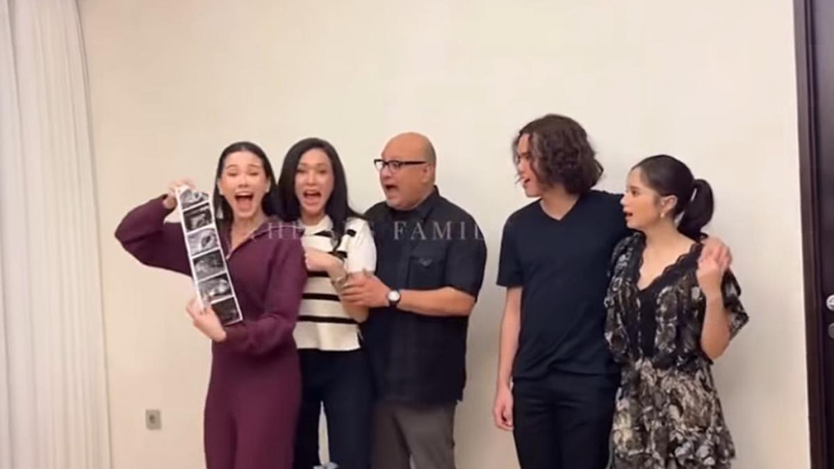 Penampilan Alyssa Daguise saat Memberi Kabar Kehamilan ke Keluarga, Terlihat Maia Estianty dan Mulan Jameela