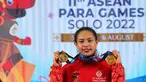 Lifter andalan Indonesia Widiasih Ni Nengah sukses memenuhi ekspetasinya dengan merebut dua medali emas di cabang kelas berat 45 kg putri ASEAN Para Games (APG) 2022 di Hotel Solo Paragon, Senin (1/8/2022). (FOTO: Dok. ASEAN Para Sports Federation)