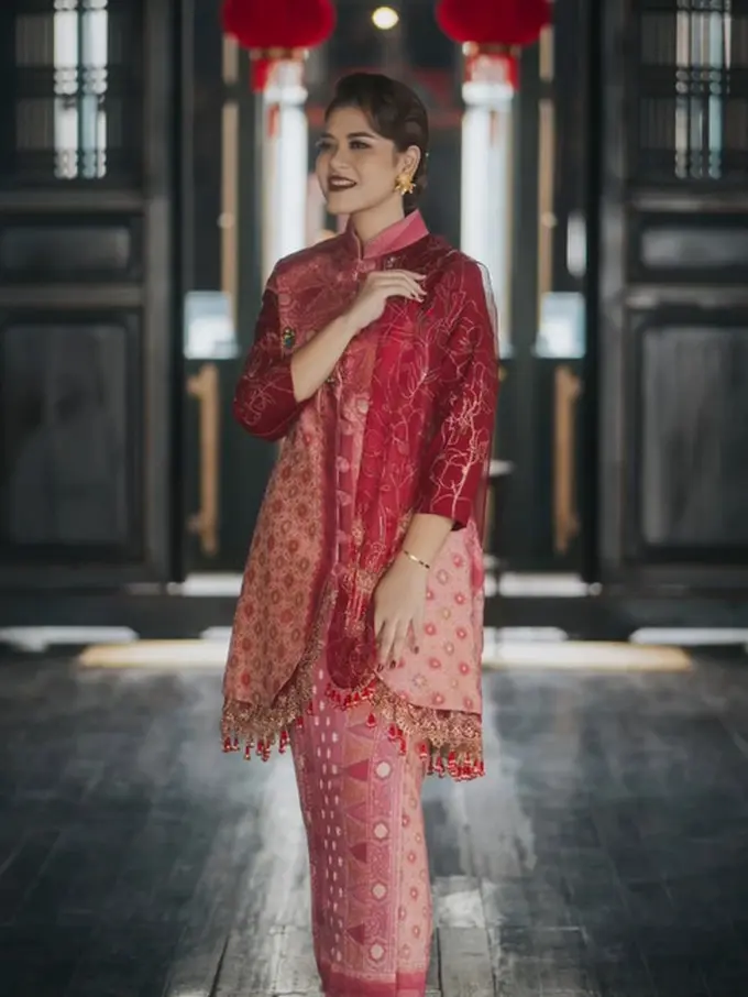 6 Tampilan Anggun Kahiyang Ayu Kenakan Cheongsam di Tahun Baru Imlek, Vibes Perempuan Jawa dengan Sentuhan Oriental