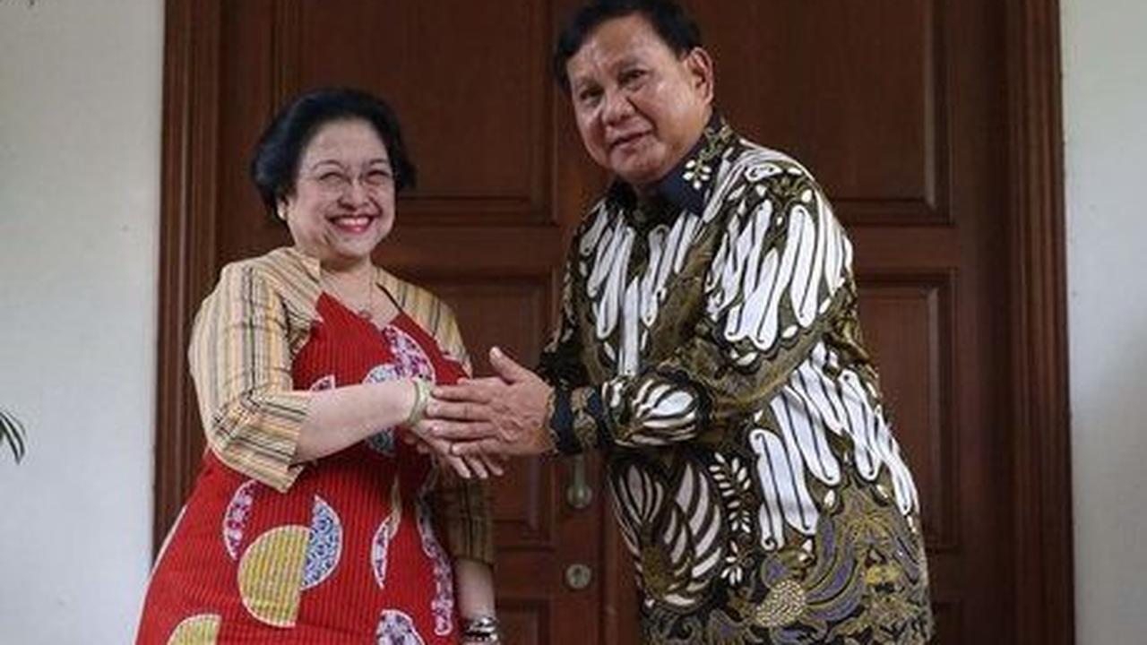 Maka itu, kalau Prabowo dan Megawati bertemu dalam suatu acara bukan hal yang aneh. Malah keduanya akan saling mendekat.<br>