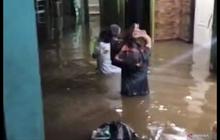 Kebon Pala Jaktim Terendam Banjir, Air Capai 1 Meter Lebih Jumat Pagi Ini