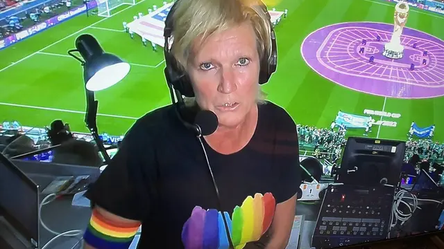 Komentator Jerman, Claudia Neumann Pakai Atribut LGBT di Piala Dunia 2022 Qatar