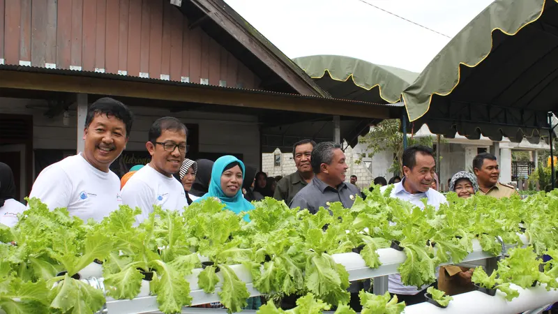 Pertamina Serahkan Bantuan CSR pada Kelompok Wanita Tani Rejeki Kartini