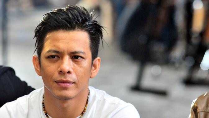 Ariel NOAH Bantu Sophia Latjuba Beri Kejutan Ultah buat 