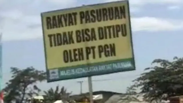 Tolak Pemasangan Pipa Gas, Warga Blokade Jalur Pantura