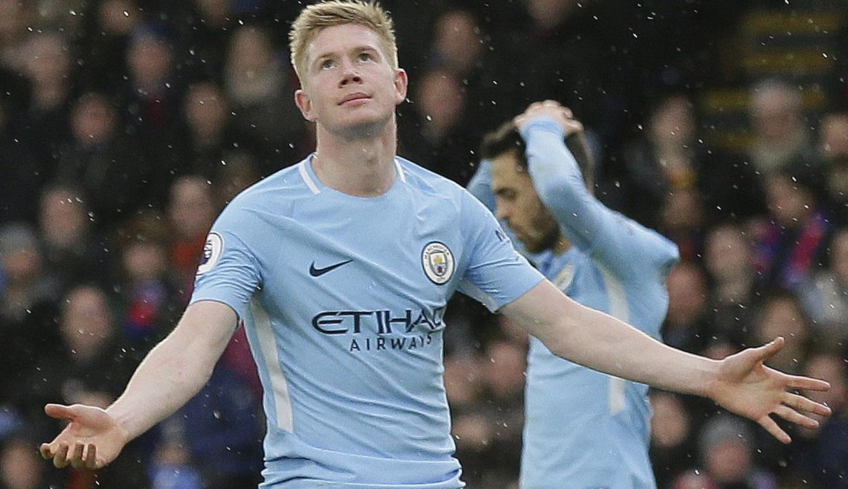 Ekspresi pemain Manchester City, Kevin De Bruyne setelah gagal mencetak gol saat melawan Crystal Palace pada lanjutan Premier League di Selhurst Park, London, (31/12/2017). Palace tahan Manchester City tanpa gol. (AP/Tim Ireland)