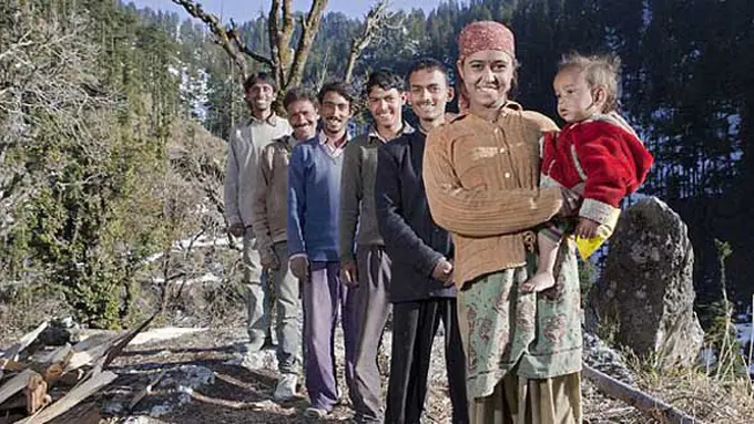 Rajo Verma, lima suaminya dan putra mereka (c) Dailymail