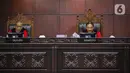 Dalam petitumnya, Fahri meminta MK menyatakan Pasal 15 ayat (2) huruf d UU MK bertentangan dengan UUD 1945 dan tidak mempunyai kekuatan hukum mengikat terhadap frasa "berusia paling rendah 55 (lima puluh lima) tahun," apabila dimaknai "selain dari yang secara eksplisit tersurat dalam norma a quo". (Liputan6.com/Faizal Fanani)