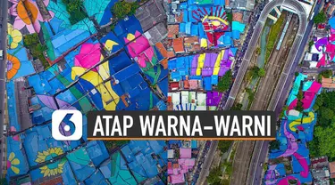 Pemandangan unik terlihat di atas fly over Lenteng Agung karena atap rumah warga dibuat mural warna-warni.
