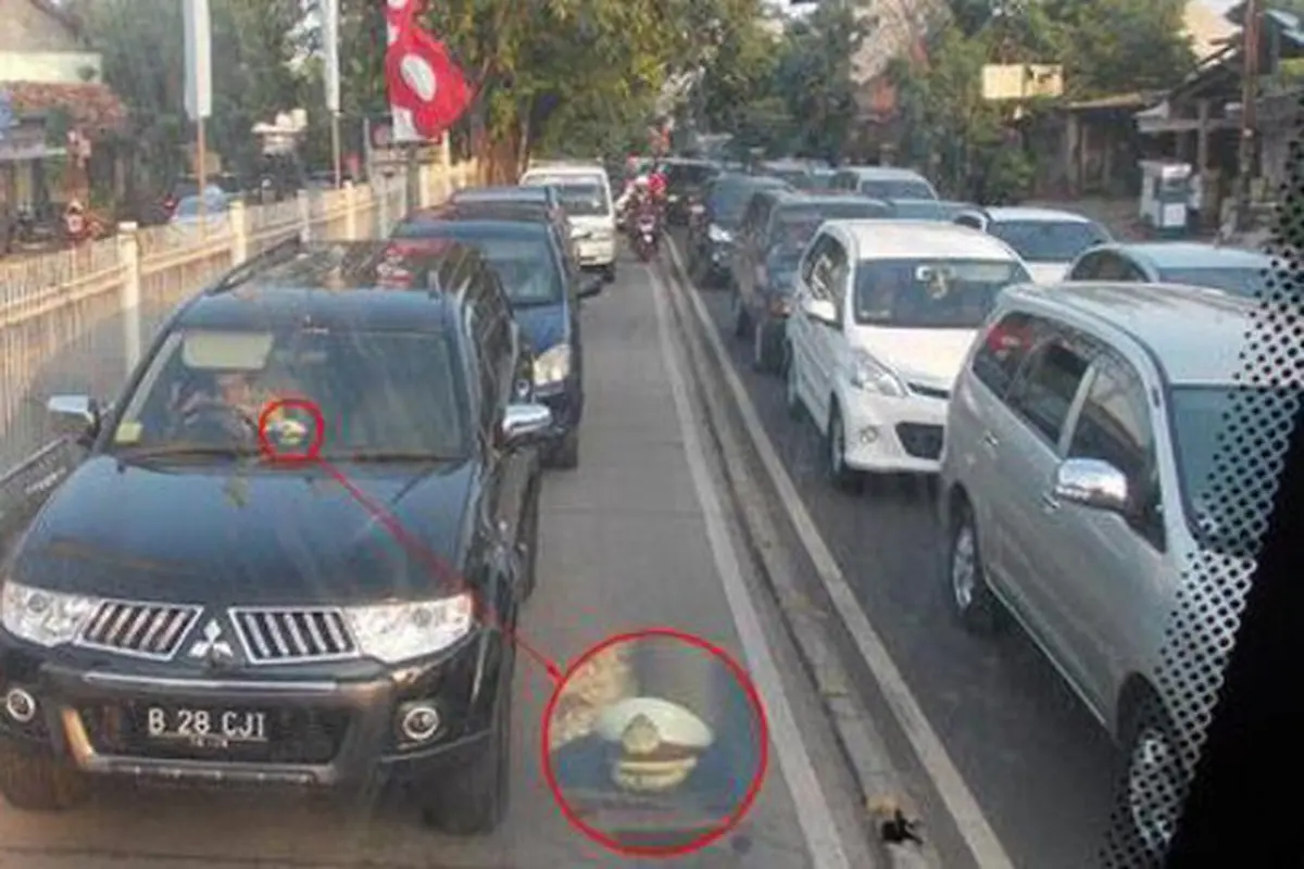 Pajero Sport Masuk Jalur Busway (Twitter)