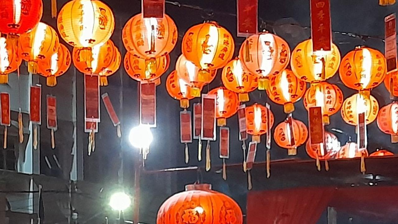 Meriahnya Perayaan Imlek di Kota Padang, Semarak dengan Lampion dan Barongsai
