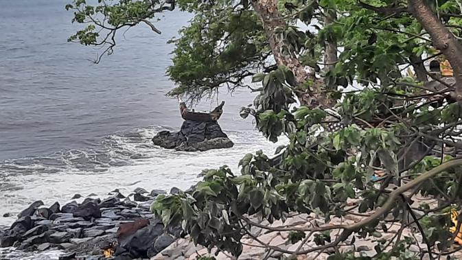 Pura Ponjok Batu dan Sejarah Batu Perahu di Buleleng