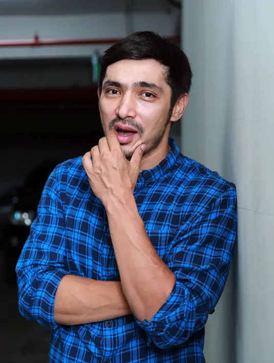 Menurut Abi pria yang sayang keluarga khususnya istri, anak perempuan, dan anggota keluarga perempuan pun harus aktif mendorong mereka untuk melakukan deteksi dini kanker payudara. (Deki Prayoga/Bintang.com)