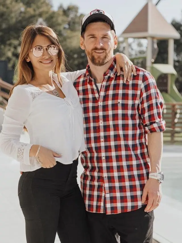 Jatuh Cinta Sejak Usia 9 Tahun, Ini 6 Potret Mesra Lionel Messi dengan Istri
