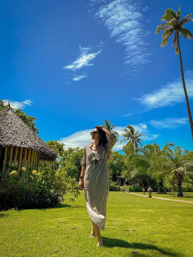 Inspirasi Outfit dengan Sandal ala Luna Maya (Foto: ChatGPT)