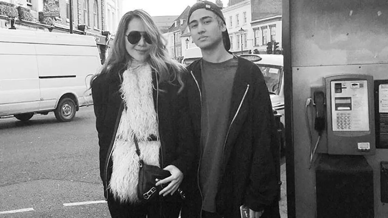 Ina Thomas bersama putranya, Axel Matthew Thomas