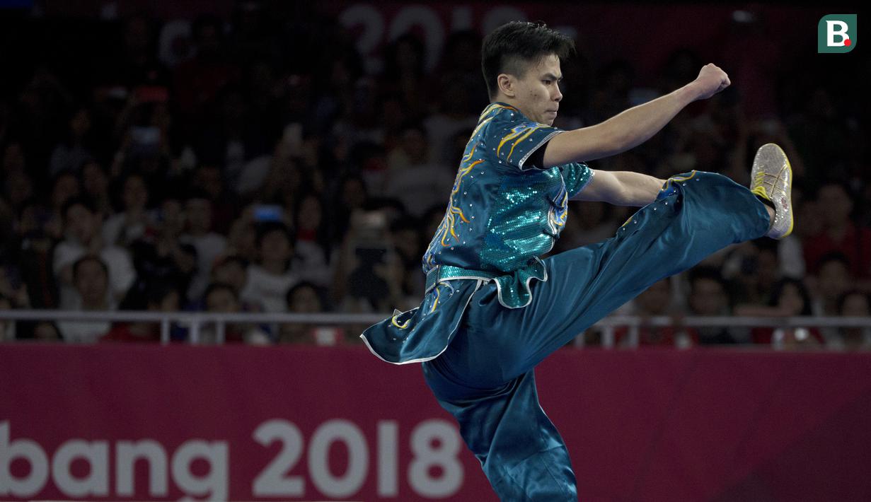Atlet Wushu, Edgar Xavier, saat beraksi pada nomor Cangquan putra Asian Games di JIExpo, Jakarta, Minggu, (19/8/2018). Edgar Xavier berhasil meraih perak dengan angka 9.72. (Bola.com/Vitalis Yogi Trisna)