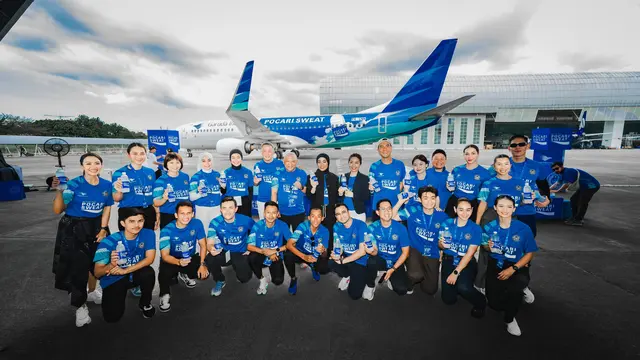 Pesawat dengan livery POCARI SWEAT