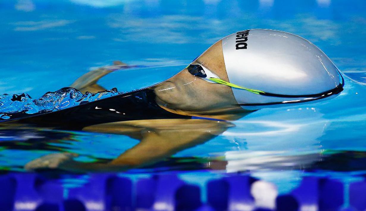 Perenang putri Kolombia, Carolina Colorado saat berlomba di nomor gaya punggung 200m putri Pan Am Games di Toronto, Kanada (15/7/2015). (Al Bello/Getty Images/AFP)