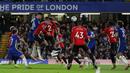 Chelsea berhasil unggul 1-0 pada menit ke-44. Tandukan Kai Havertz usai menerima umpan sepak pojok Hakim Ziyech tidak mampu dihentikan Fraser Forster. (AP/Ian Walton)
