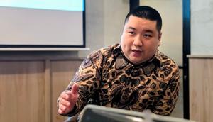 Dokter spesialis andrologi Christian Christoper Sunnu dari Eka Hospital Grand Family Pantai Indah Kapuk (PIK) dalam temu media di Jakarta, Selasa (16/12/2025). Foto: Liputan6.com/Ade Nasihudin.