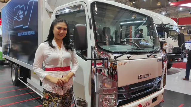 SPG Cantik di GIIAS Rela Bangun Lebih Pagi (Arief A/Liputan6.com)