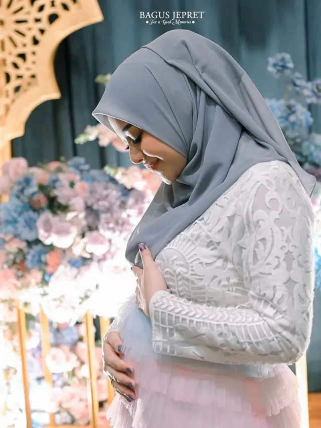 8 Potret Gaya Aurel Hermansyah Kenakan Gaun Cotton Candy, Umumkan Jenis Kelamin Anak Kedua