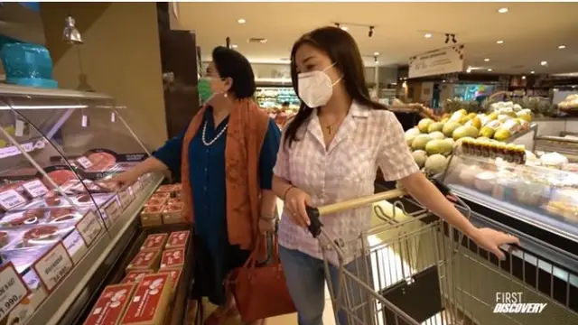 7 Momen Kebersamaan Nikita Willy Belanja dan Belajar Masak Bareng Mertua