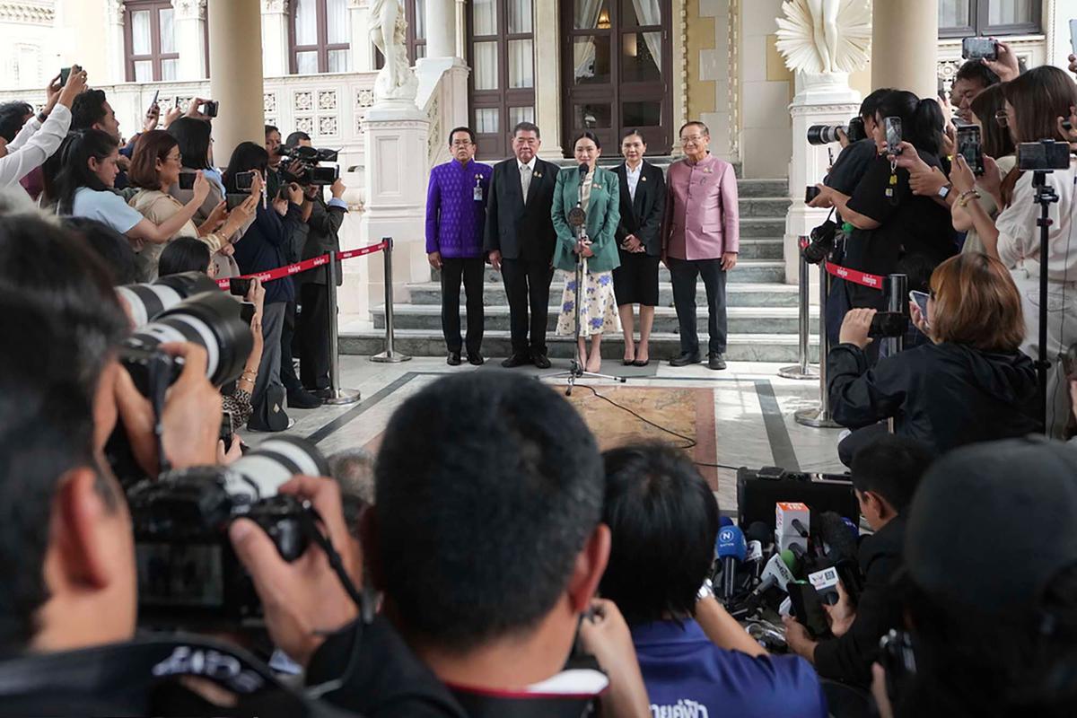 FOTO: PM Thailand Diskors dari Jabatannya Usai Percakapannya dengan Hun Sen Bocor