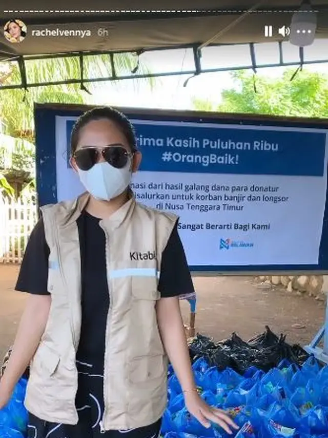6 Potret Rachel Vennya Berikan Bantuan Korban Banjir NTT, Tuai Pujian
