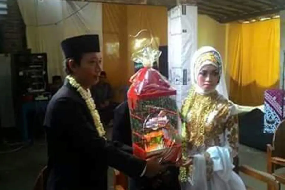 Beri Sangkar Burung Sebagai Mas Kawin, Pria Ini Bikin Heboh!